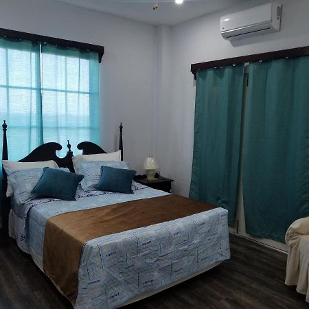 בליז סיטי Royal View Apartment Plus מראה חיצוני תמונה