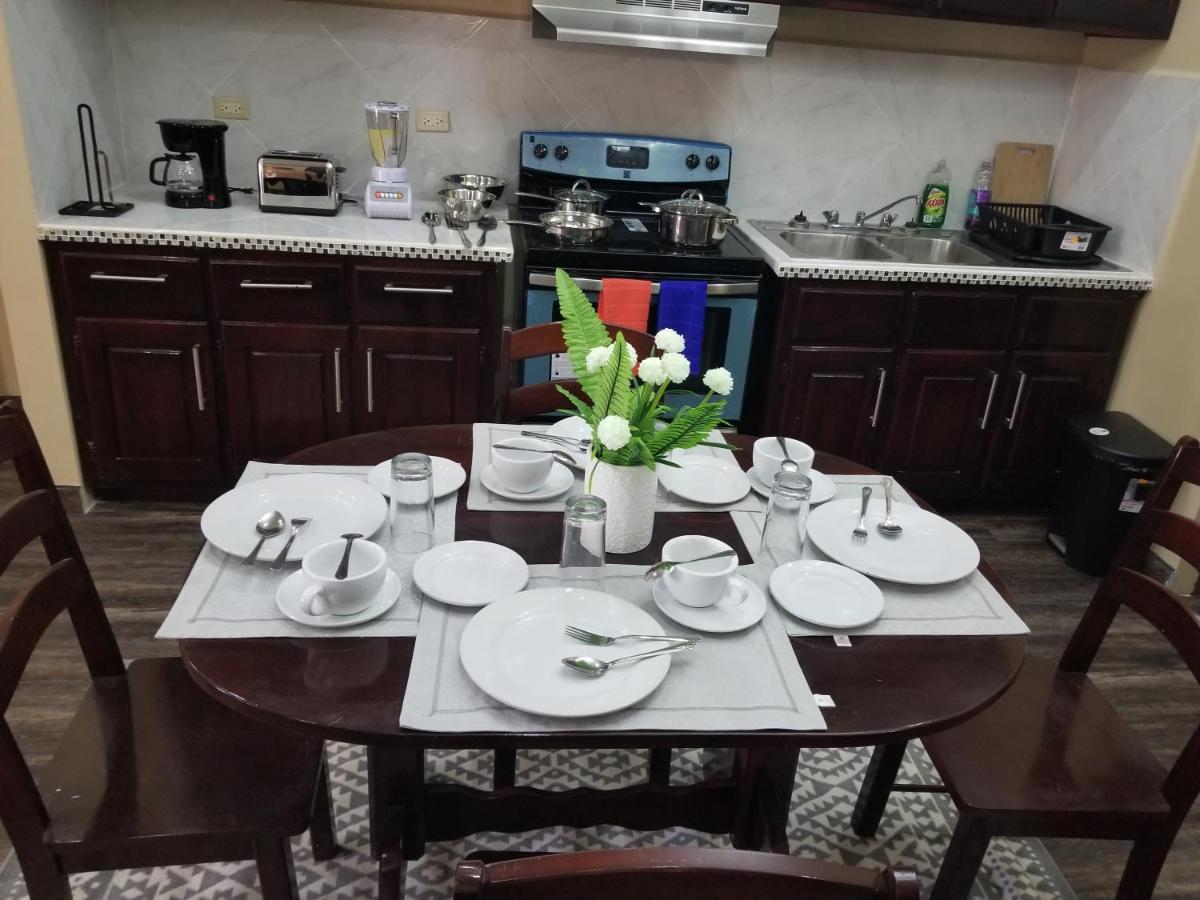 בליז סיטי Royal View Apartment Plus מראה חיצוני תמונה