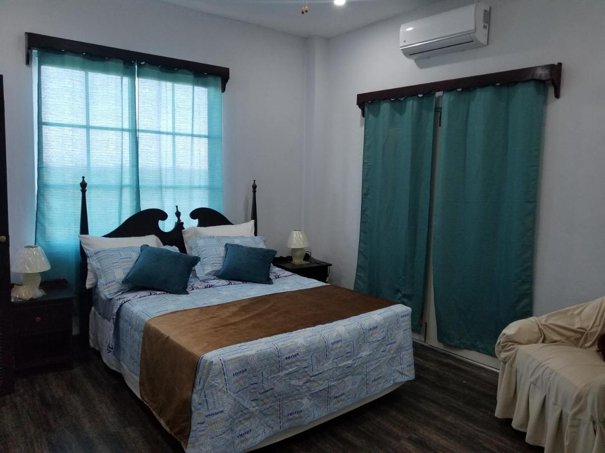 בליז סיטי Royal View Apartment Plus מראה חיצוני תמונה