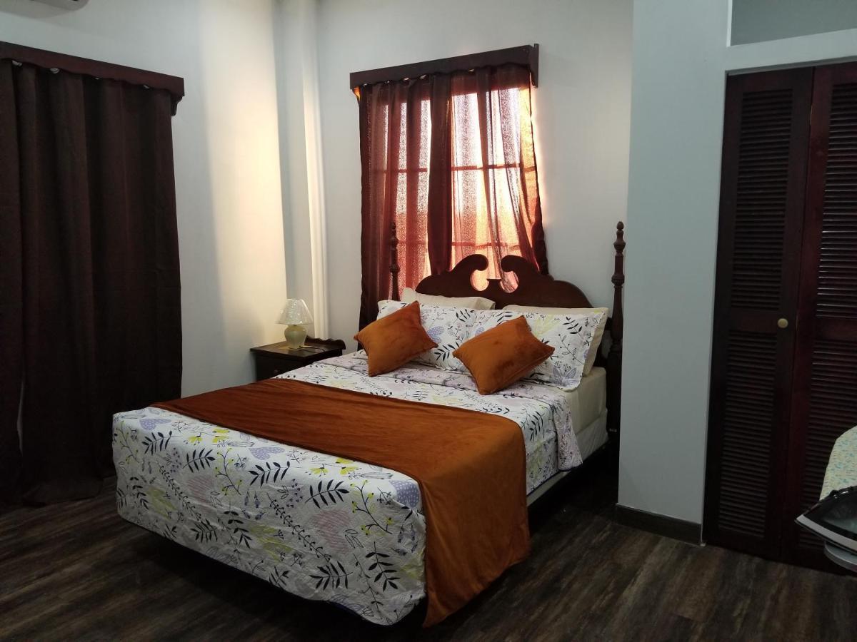 בליז סיטי Royal View Apartment Plus מראה חיצוני תמונה