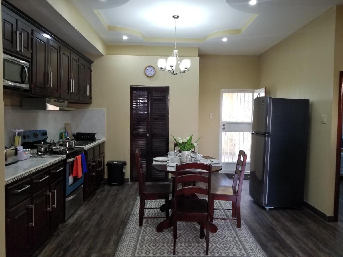בליז סיטי Royal View Apartment Plus מראה חיצוני תמונה