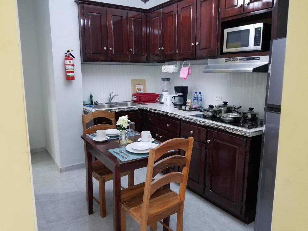 בליז סיטי Royal View Apartment Plus מראה חיצוני תמונה