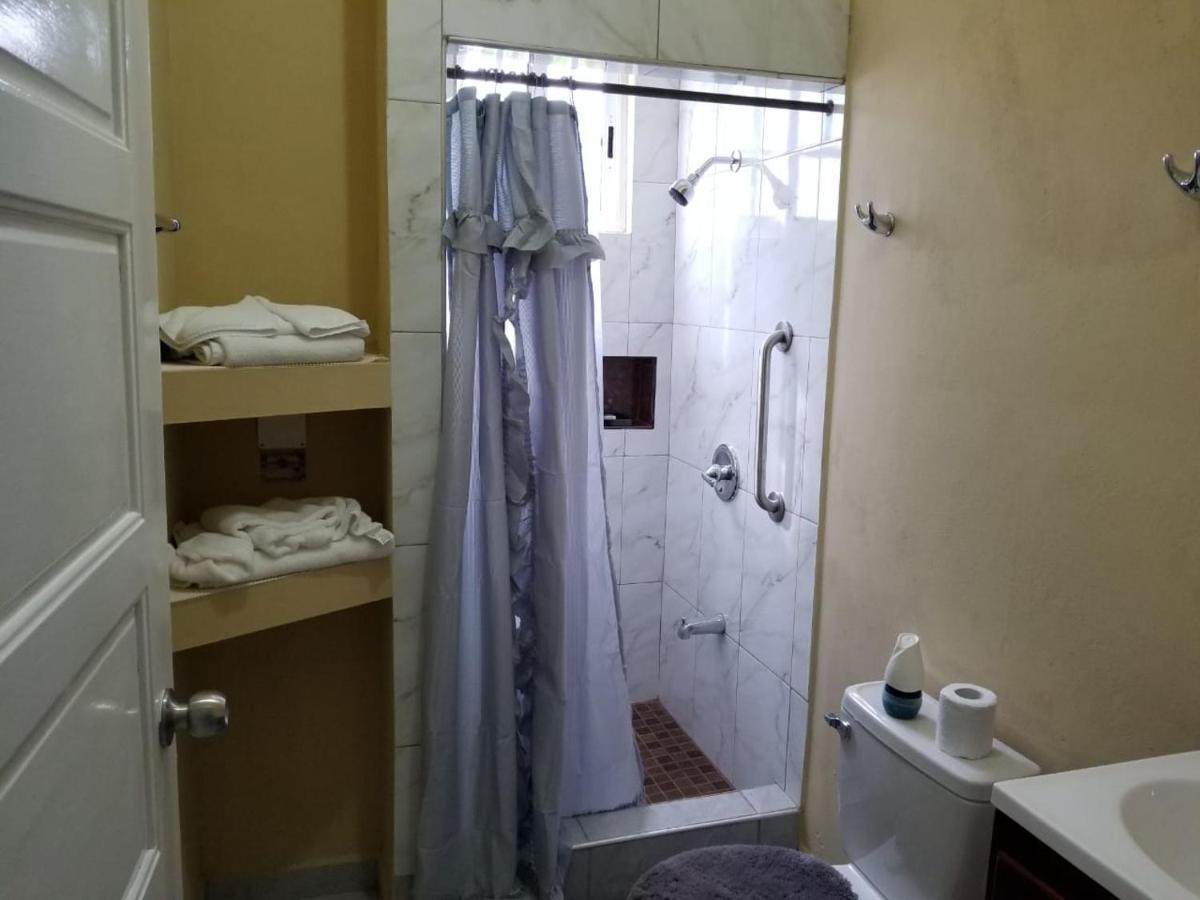 בליז סיטי Royal View Apartment Plus מראה חיצוני תמונה